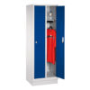Garderobenschrank mit Sockel, rechts angeschlagene Türen